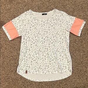 AMPERSAND AVE Leopard Print Tee with Coral Sleeves